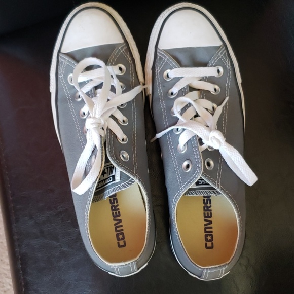 Converse Shoes - Women's 8.5 low top converse - lightly used